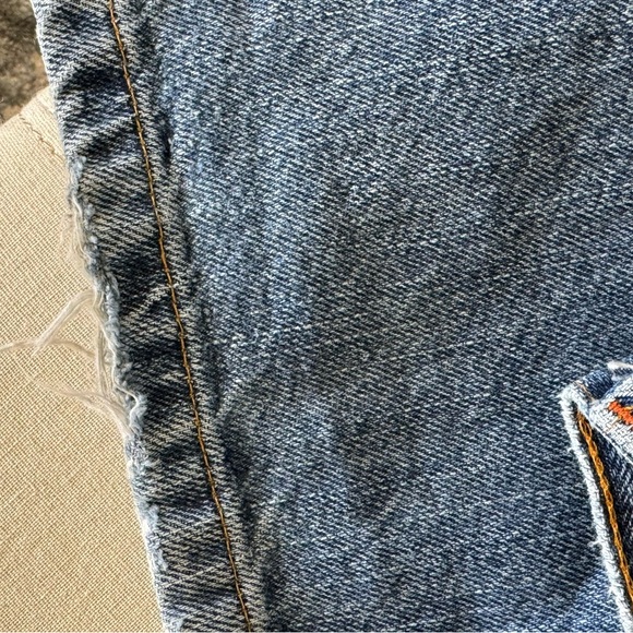 Tommy Hilfiger Jeans. Size 2. They are a very loose fit   Great condition - Picture 2 of 6